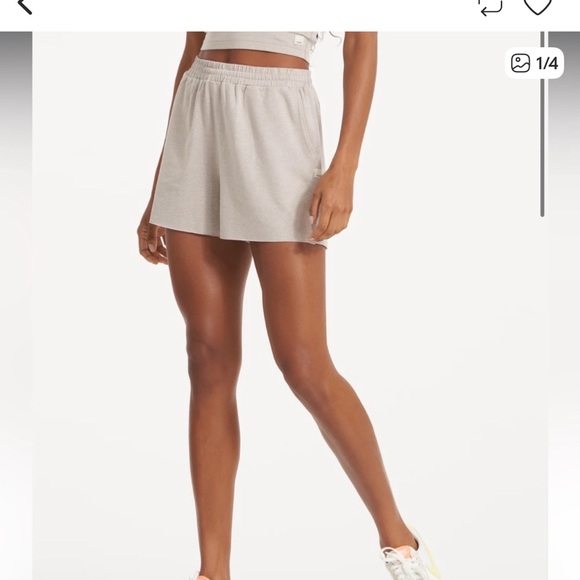 Vuori Pants - Vuori Boyfriend Short
Size XSmall